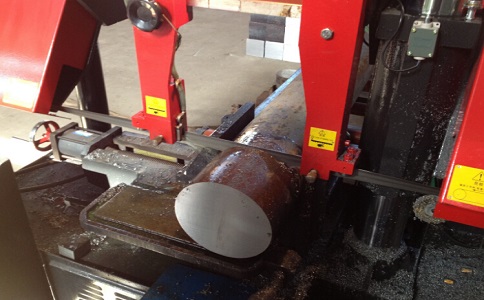 高明卧式带锯床加工时出现明显振荡如何排查？